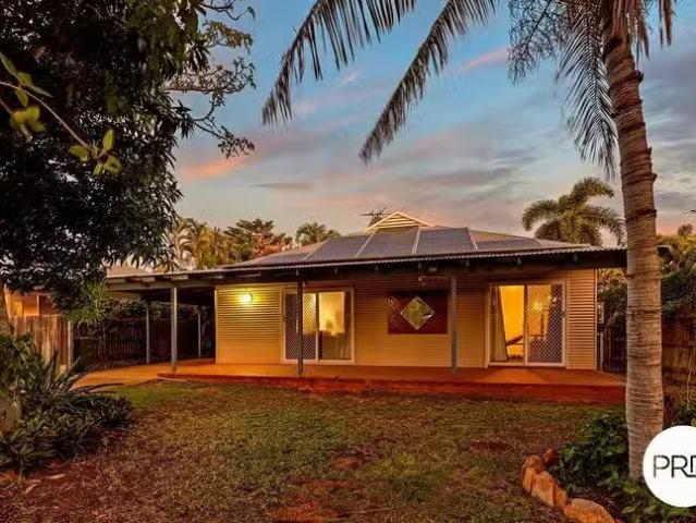 Charming 3 BR 7 Barnsley Place, Cable Beach, WA 6726