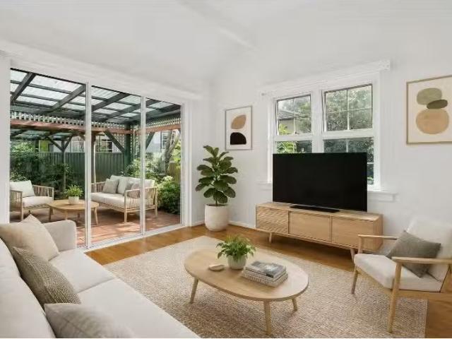Just in! 3 BR 7 Captain Jacka Crescent, Daceyville House for r.