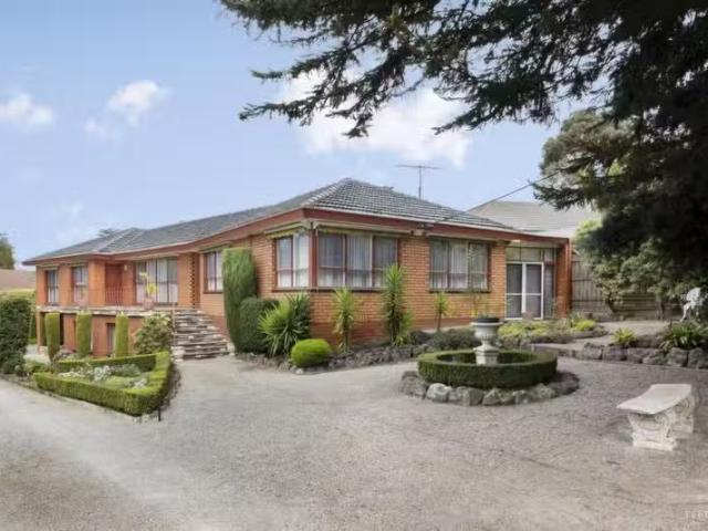 For Rent! 3 BR 8 Oravel Street, Balwyn North VIC 3104 House.