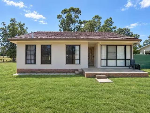 Charming 3 BR 918 926A The Northern Road, LLANDILO House for.