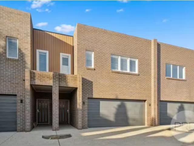 Rental! 3 BR 9/69 Crampton Street, Wagga Wagga Townhouse for r.