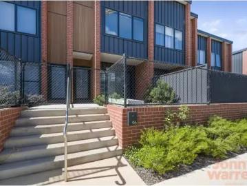 Rental! 3 BR 96 Beechworth Street, Watson Townhouse for rent.