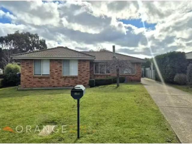 Cheap 3 BR 9 Martin Place, Orange House for rent Listed by Im.