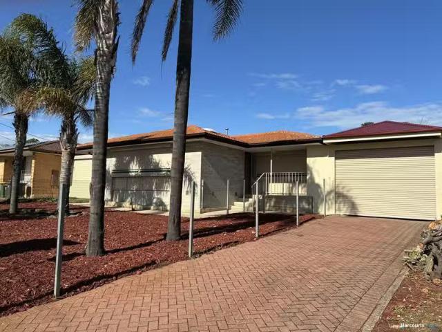 Cozy 3 BR 9 Loman Street, MORPHETT VALE, SA 5162 House for R.
