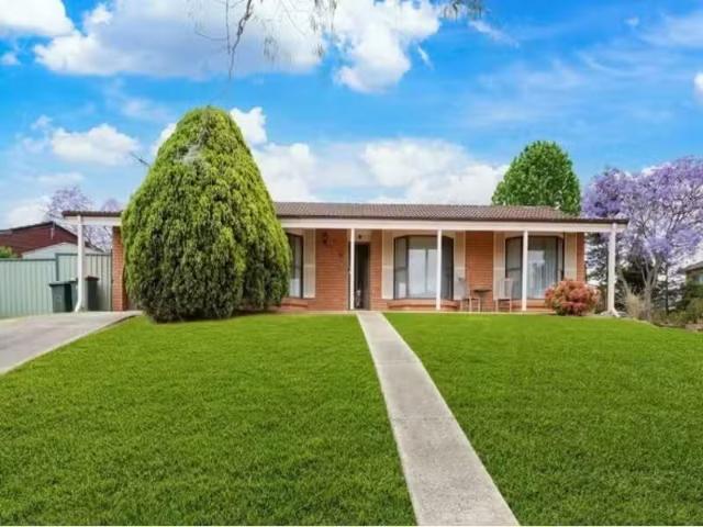 Deal! 3 BR 13 Skyhawk Avenue, RABY House for rent Listed by I.