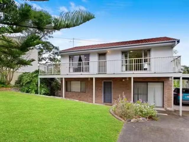 Rental! 3 BR 13A Sunset Street, Surfside, NSW 2536