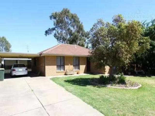 Unique 3 BR 10 Wiradjuri Crescent, Wagga Wagga House for rent.