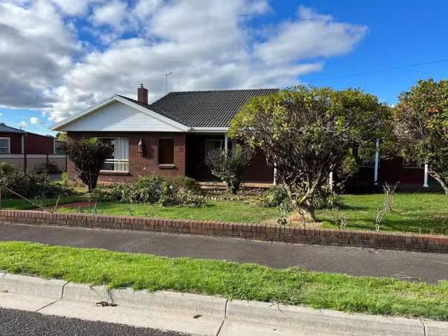 Cheap 3 BR 10 Gofton Street, SCOTTSDALE, TAS 7260 House for.