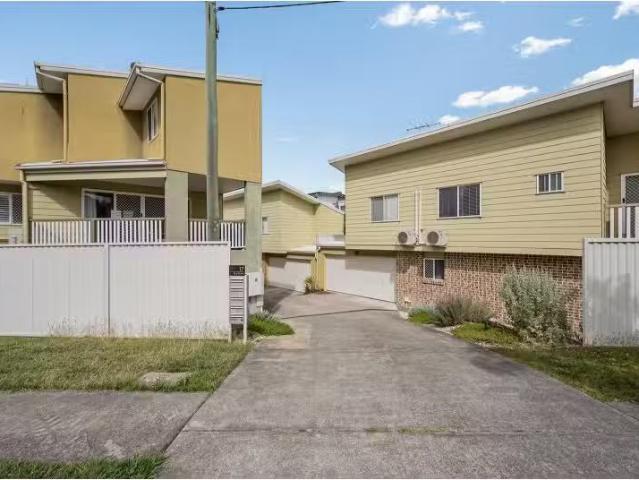 Cheap 3 BR 1/17 Key Street, MORNINGSIDE Townhouse for rent Li.