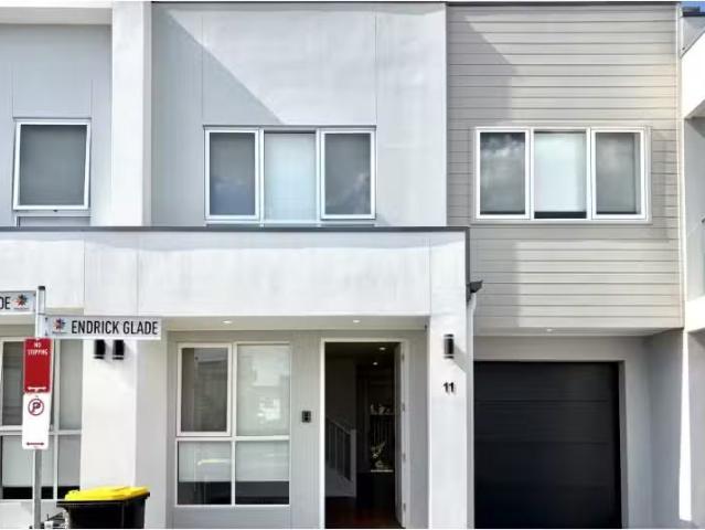 Deal! 3 BR 11 Endrick Glade, Marsden Park Townhouse for rent.