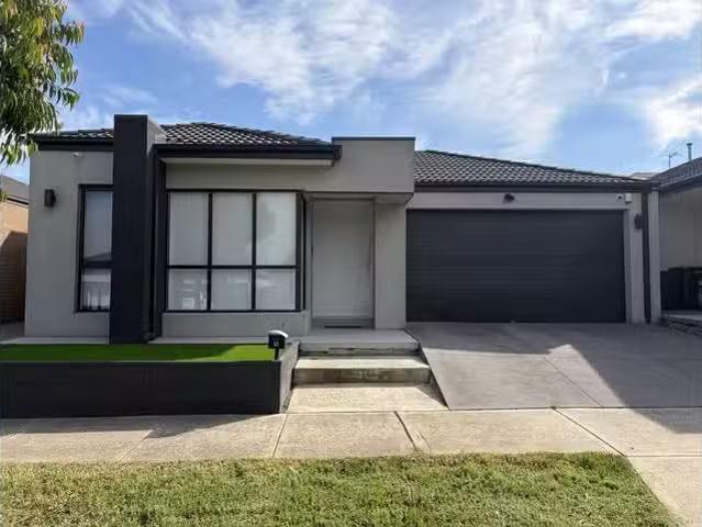 Deal! 3 BR 11 Frankel Road, KALKALLO, VIC 3064 House for Rent
