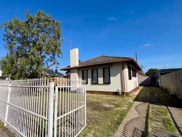 Rental! 3 BR 11 Moa Street, Norlane, VIC 3214 House for Rent