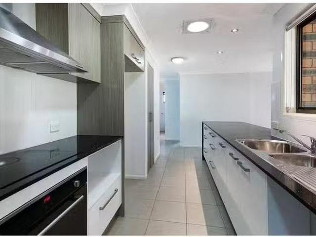 Just in! 3 BR 11 Moana Crescent, Birkdale, QLD 4159