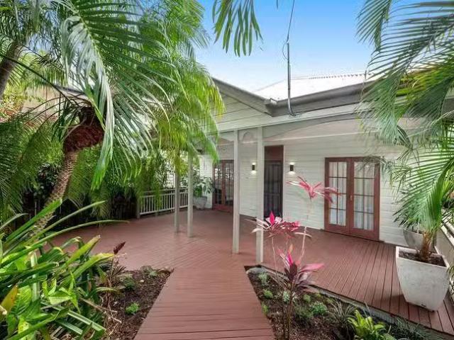 Charming 3 BR 11 Palm Avenue, Sherwood, QLD 4075