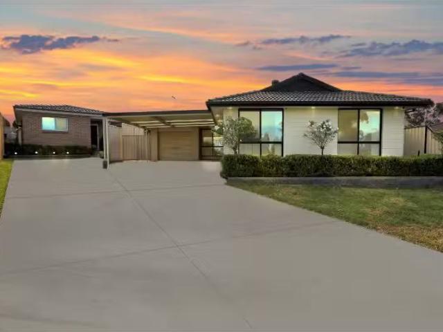 Charming 3 BR 11 Rhonda Place, PLUMPTON House for rent Listed.