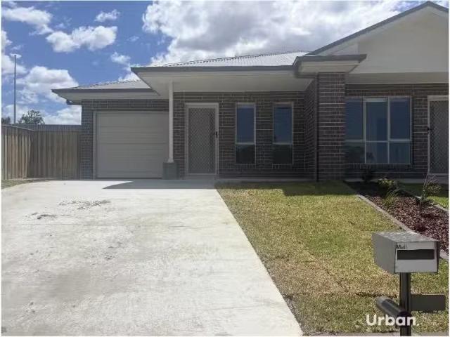 For Rent! 3 BR 1/20 Ellipse Circuit, Chisholm Townhouse for re.