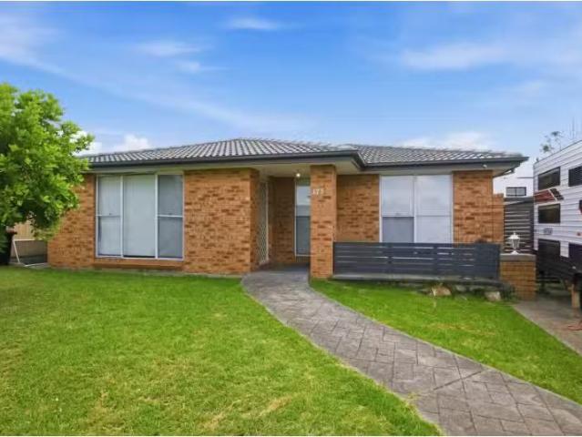 Unique 3 BR 123 Minchin Drive, Minchinbury House for rent Lis.