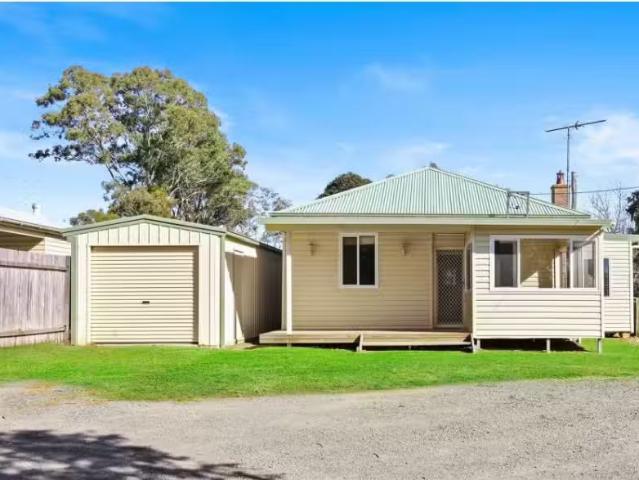 Unique 3 BR 124 Hawthorne Rd, Bargo House for rent Listed by.