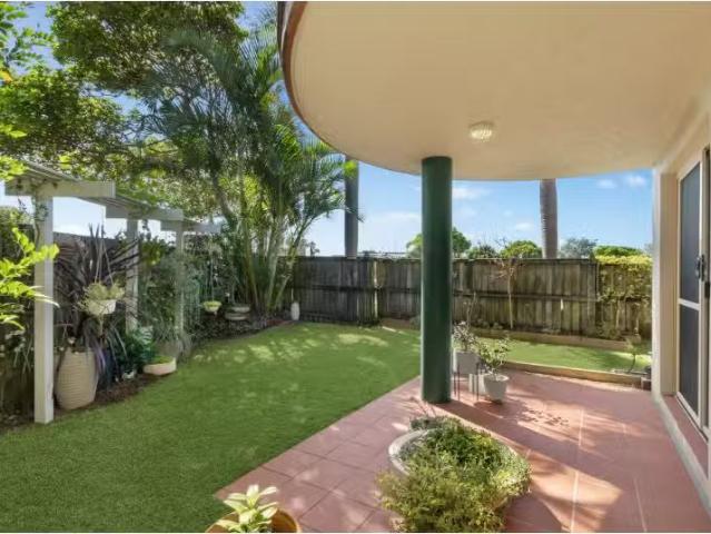 Cozy 3 BR 1/274 Marine Parade, Kingscliff Townhouse for rent.