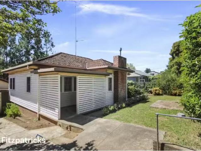 Deal! 3 BR 127 Lake Albert Road, Kooringal House for rent Lis.