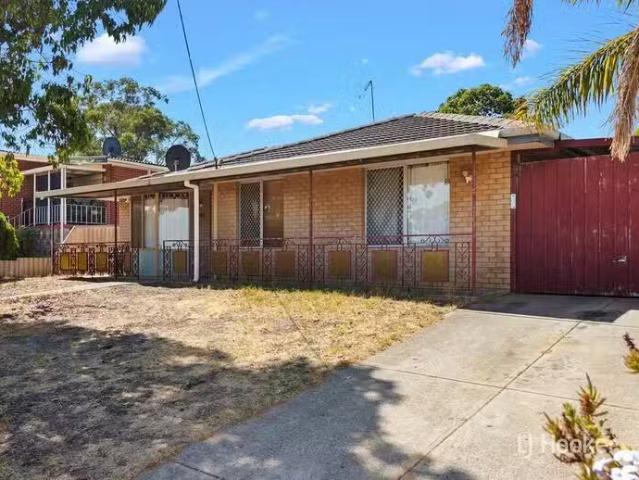 Just in! 3 BR 12 Woodley Way, Parmelia, WA 6167