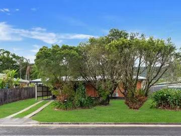 Cheap 3 BR 130 Russell Street, Edge Hill, QLD 4870