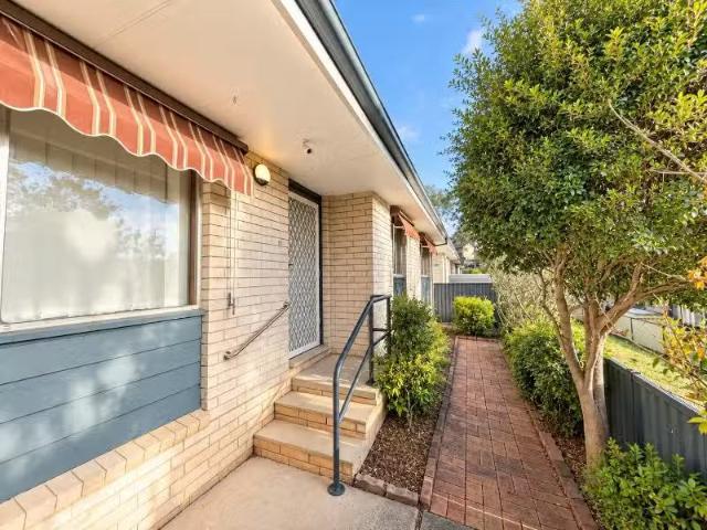 Cheap 3 BR 13/105 Broughton Street, Campbelltown Apartment for.