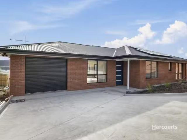 Deal! 3 BR 1/32 Fermoy Crescent, HOWRAH, TAS 7018 House for.