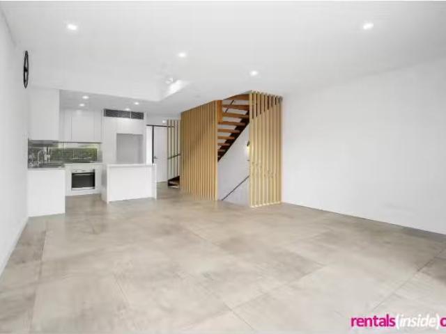 Charming 3 BR 13/4 10 Cavendish Street, CONCORD WEST Townhouse.