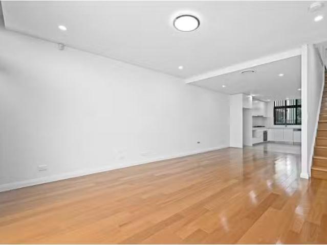 New 3 BR 13/6 Womerah Street, Turramurra Townhouse for rent L.