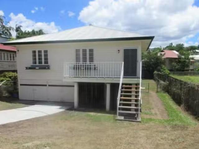 Cozy 3 BR 17 Balmoral Street, Hawthorne, QLD 4171
