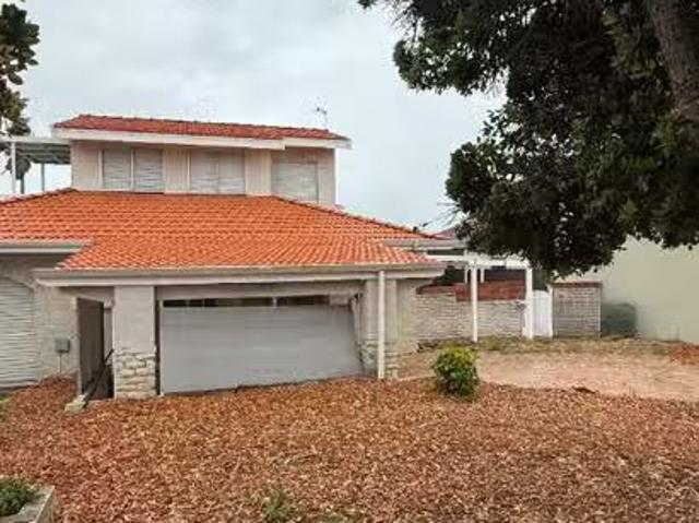 Unique 3 BR 17 Bournemouth Parade, Trigg, WA 6029