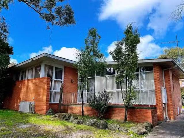 Charming 3 BR 1/48 Greenways Road, Glen Waverley, VIC 3150