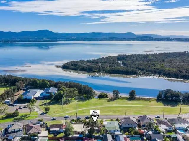 Unique 3 BR 151 Reddall Parade, LAKE ILLAWARRA House for rent.