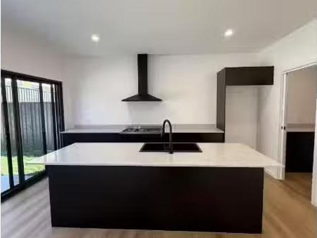 Deal! 3 BR 15 Benandarah Way, Tullimbar House for rent Listed.