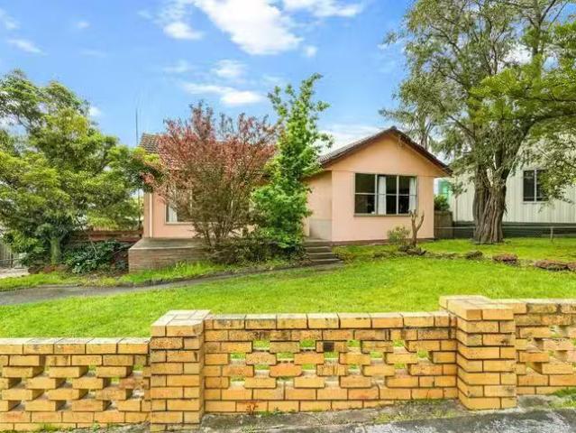 Rental! 3 BR 15 Furlonger Street, Traralgon, VIC 3844