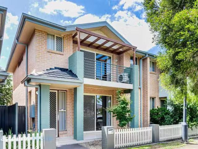 Deal! 3 BR 15 Highett Street, ROPES CROSSING, NSW 2760 Townh.