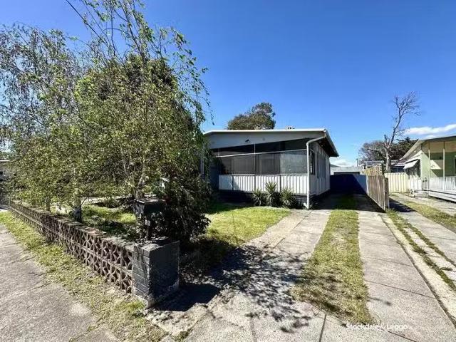 Just in! 3 BR 15 Mahogany Avenue, Frankston North, VIC 3200