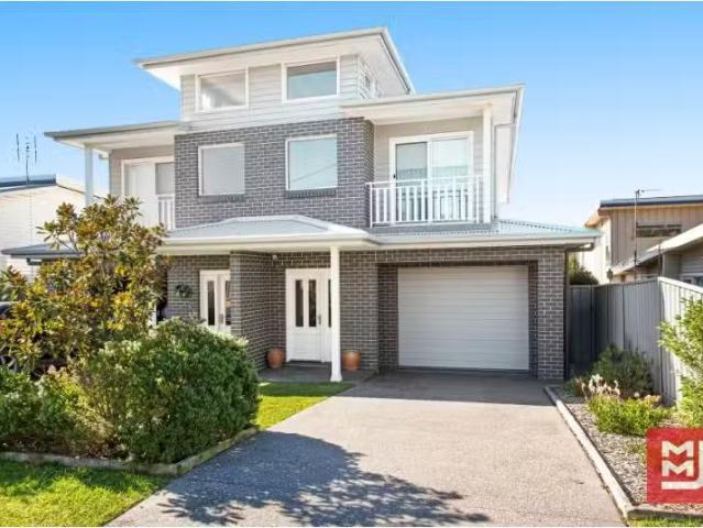 Cheap 3 BR 15A Birch Crescent, East Corrimal Townhouse for ren.