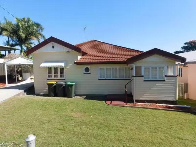Cheap 3 BR 15A Patterson Street, WYNNUM, QLD 4178 House for.