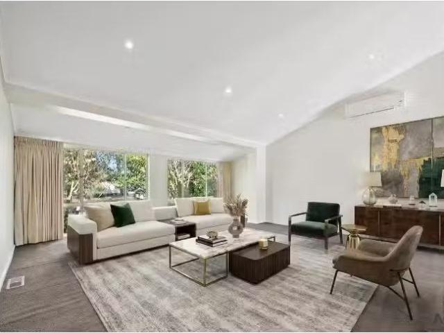 Deal! 3 BR 16 Palmer Street, Hall House for rent Listed by Zo.