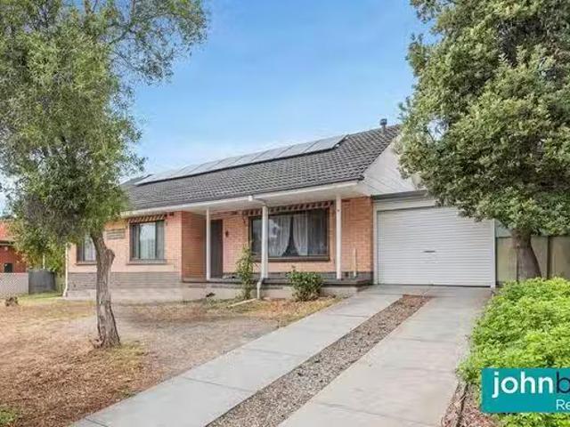 Deal! 3 BR 16 Phillips Avenue, Para Hills, SA 5096
