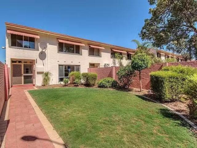 Cozy 3 BR 16 Roach Place, Orelia, WA 6167