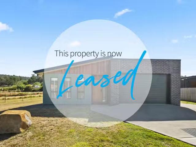 Charming 3 BR 16 Southbridge Place, HUONVILLE, TAS 7109 Hous.