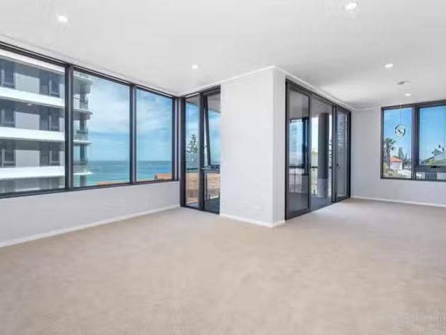 Deal! 3 BR 17/171 West Coast Highway, Scarborough, WA 6019