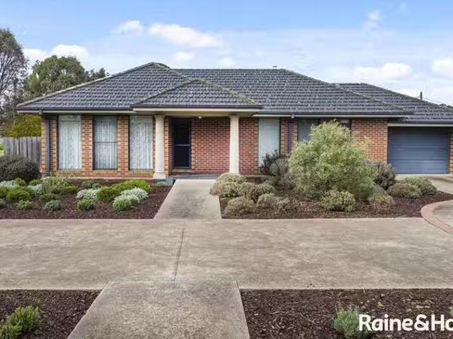 New 3 BR 1/79 81 Powlett Street, Kyneton, VIC 3444