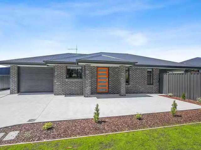 Just in! 3 BR 1/90 Parkfield Drive, Youngtown, TAS 7249