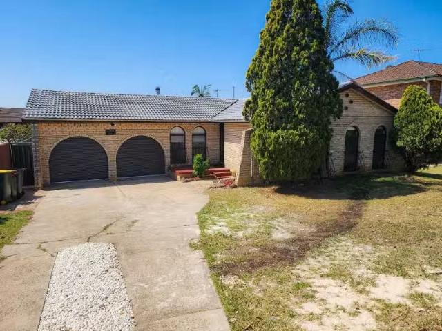 For Rent! 3 BR 192 Oxford Road, Ingleburn House for rent List.