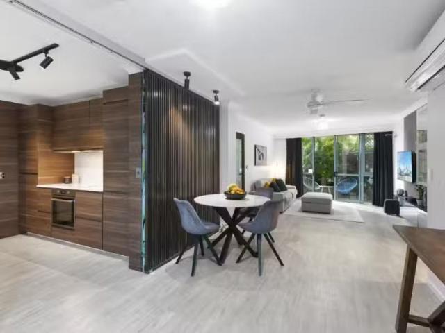 Deal! 3 BR 1/92 Musgrave Street, COOLANGATTA Apartment for ren.
