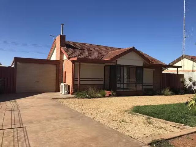 Charming 3 BR 192 Nicolson Avenue, Whyalla Stuart, SA 5608